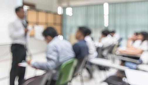 学生s and instructor in classroom